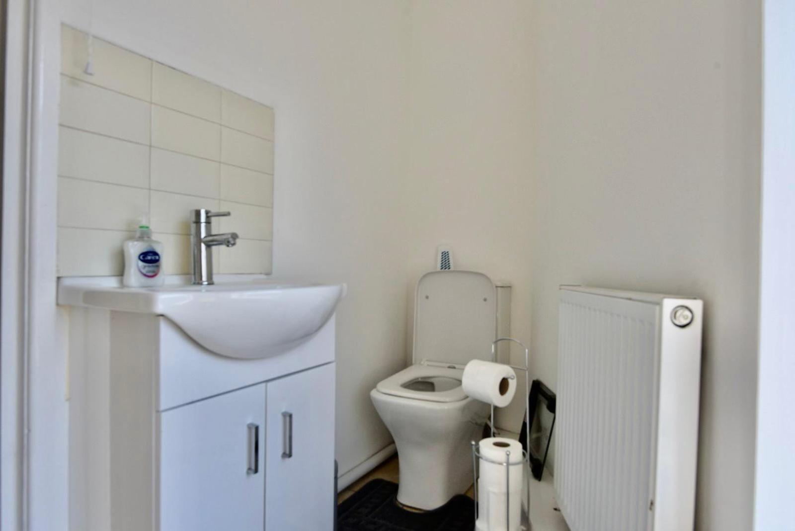 Villa Come On In Lucas Street Newport Train Station Sleep Upto 8 Extérieur photo