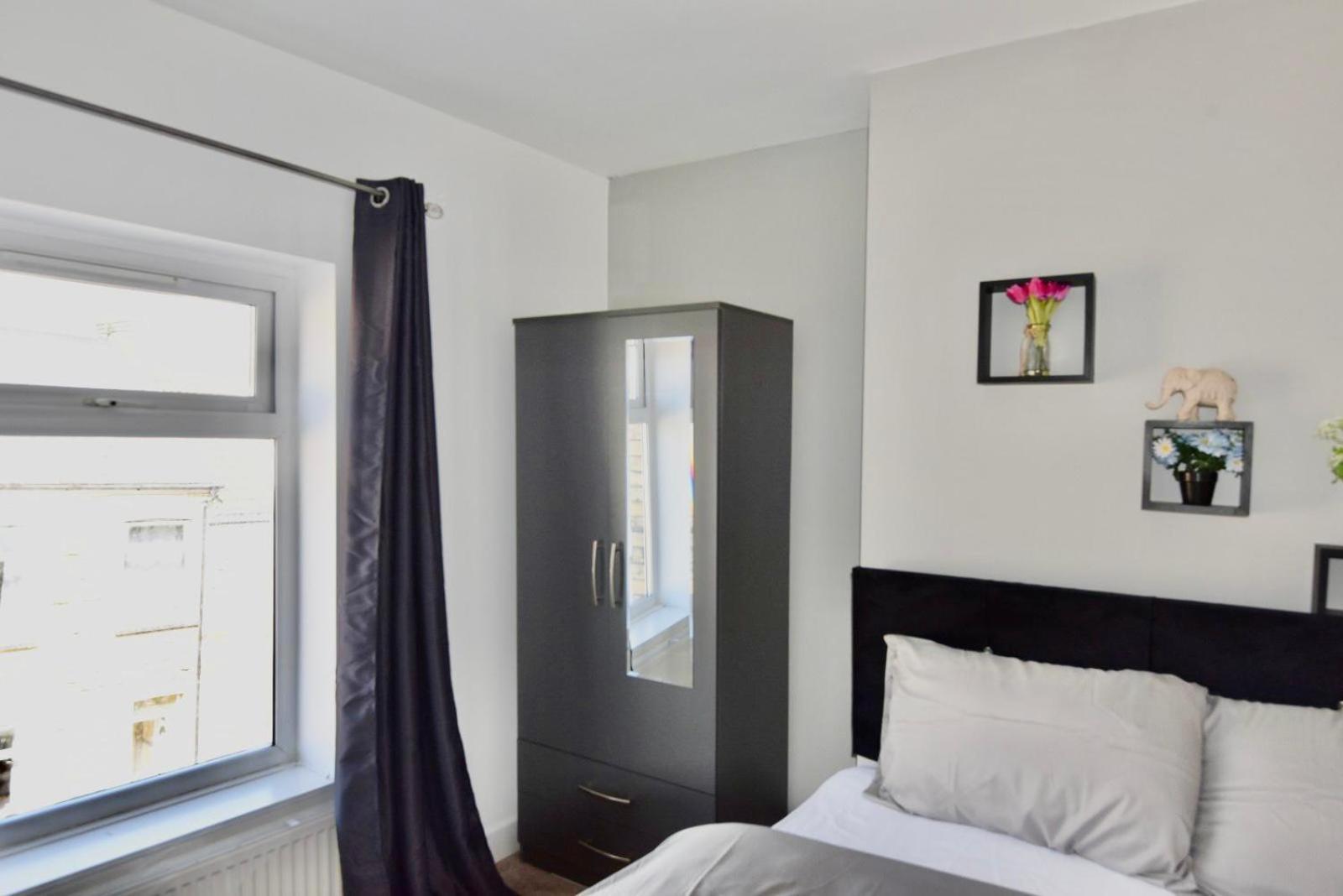 Villa Come On In Lucas Street Newport Train Station Sleep Upto 8 Extérieur photo