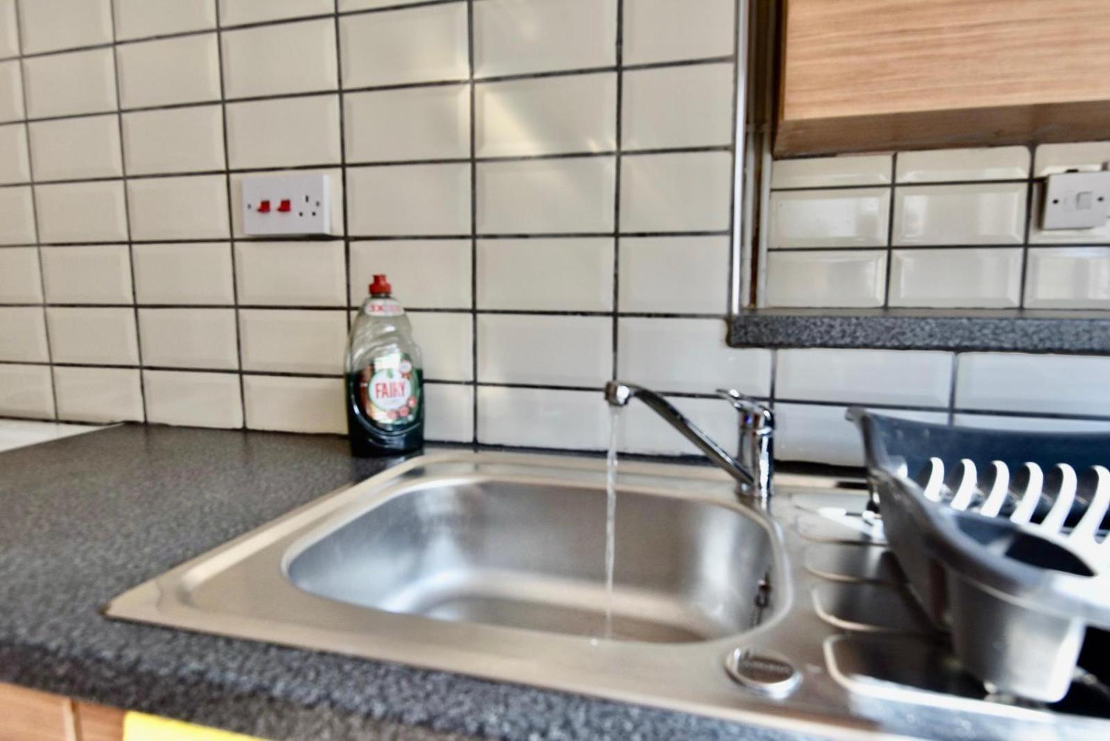 Villa Come On In Lucas Street Newport Train Station Sleep Upto 8 Extérieur photo
