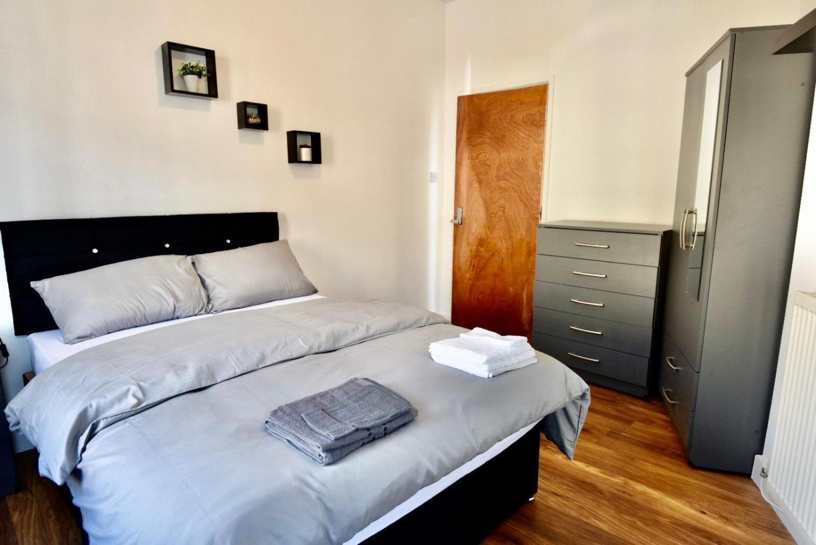 Villa Come On In Lucas Street Newport Train Station Sleep Upto 8 Chambre photo