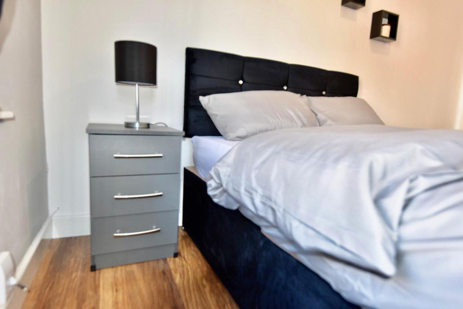 Villa Come On In Lucas Street Newport Train Station Sleep Upto 8 Chambre photo